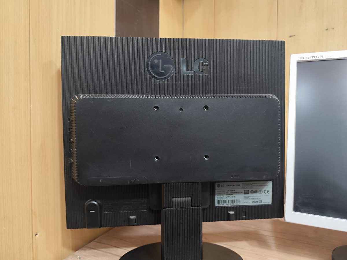 تصویر 2 — مانیتور 17اینچ ال جی مدل l1755
