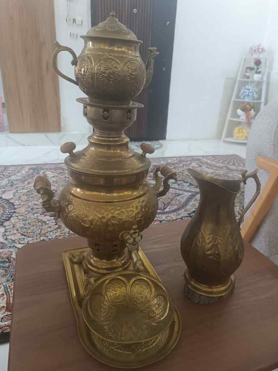 تصویر 2 — سماور زغالی و قوری و  برنجی 