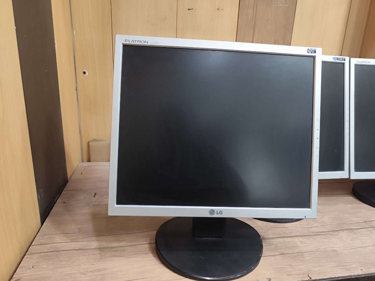 تصویر 1 — مانیتور 17اینچ ال جی مدل l1755