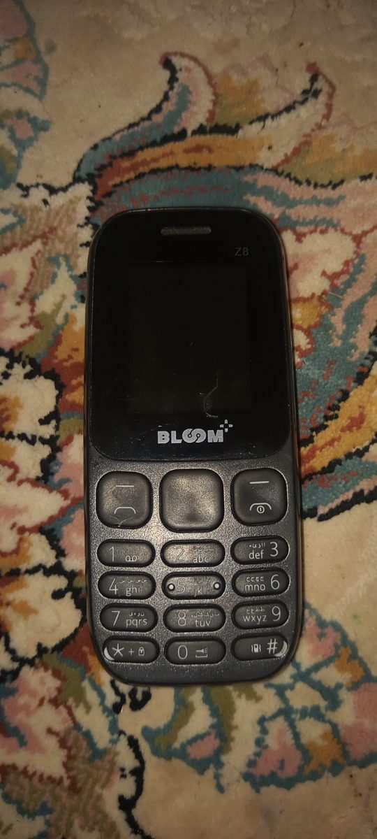 گوشی ساده BLOOM